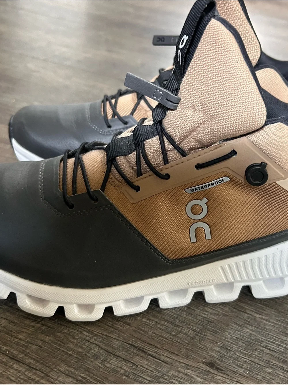 On Running Women's Waterproof Athletic Shoes — Black & Tan